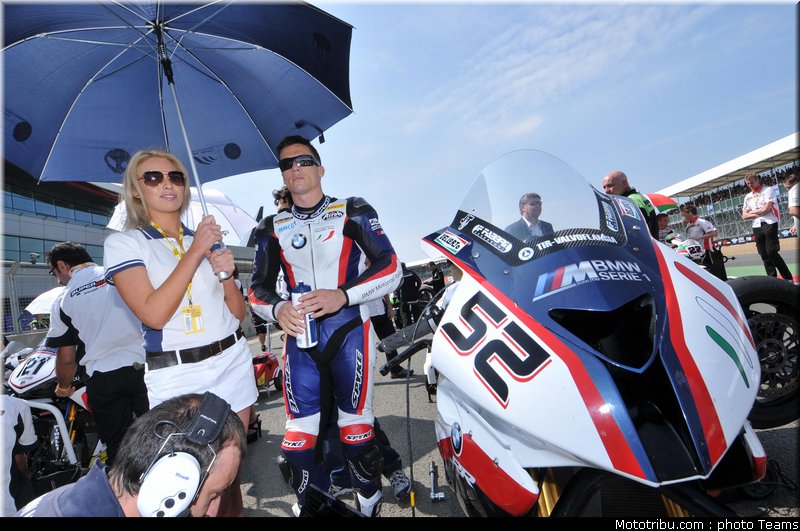 sbk_pitbabe_025_angleterre_silverstone_2011