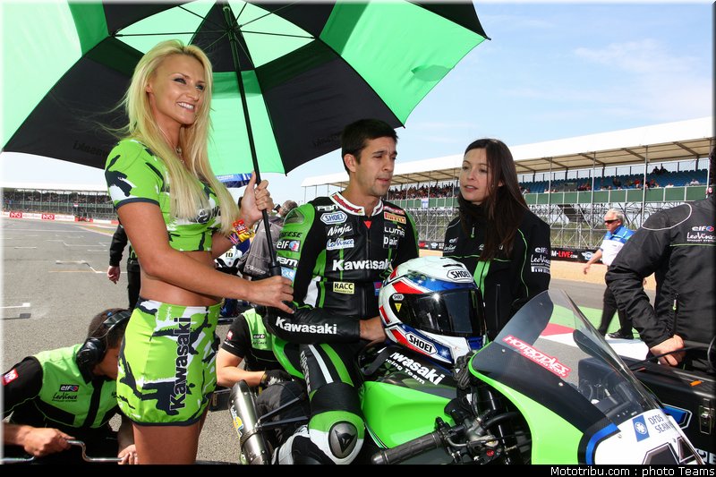 sbk_pitbabe_026_angleterre_silverstone_2011