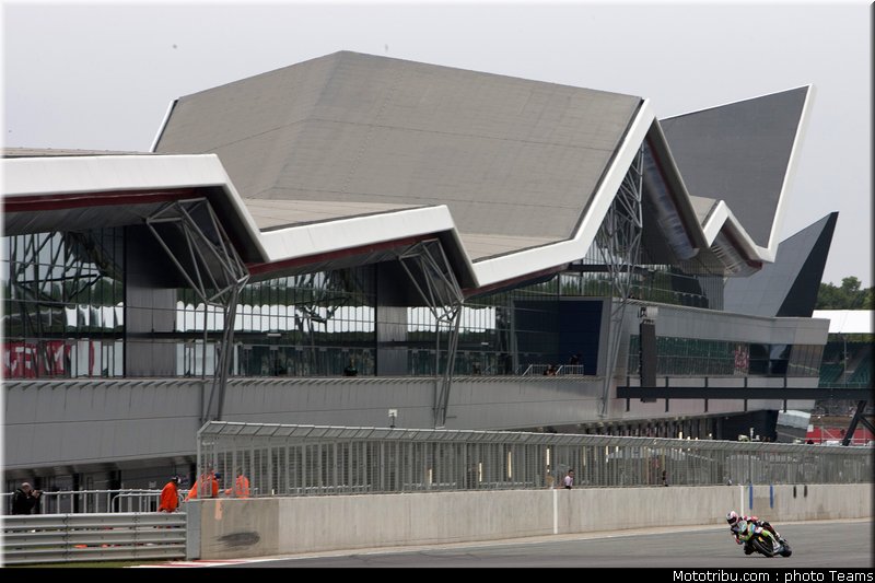supersport_parkes_003_angleterre_silverstone_2011