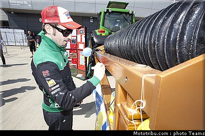 sbk_biaggi_003_angleterre_silverstone_2011.jpg