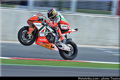 sbk_biaggi_004_angleterre_silverstone_2011.jpg