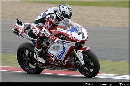 sbk_checa_005_angleterre_silverstone_2011.jpg