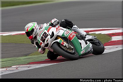 sbk_lowes_a_005_angleterre_silverstone_2011.jpg