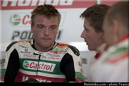 sbk_lowes_a_007_angleterre_silverstone_2011.jpg