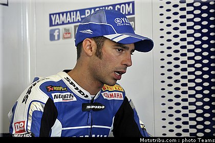 sbk_melandri_003_angleterre_silverstone_2011.jpg