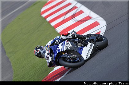 sbk_melandri_007_angleterre_silverstone_2011.jpg