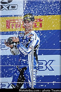 sbk_melandri_009_angleterre_silverstone_2011.jpg