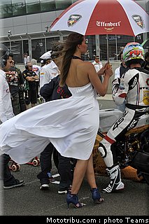 sbk_pitbabe_010_angleterre_silverstone_2011.jpg