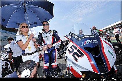 sbk_pitbabe_025_angleterre_silverstone_2011.jpg