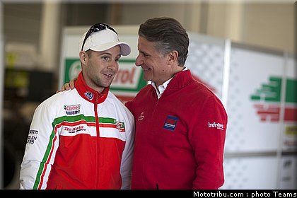 sbk_rea_001_angleterre_silverstone_2011.jpg