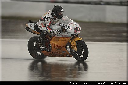 sbk_guintoli_014_allemagne_nurburgring_2011.jpg
