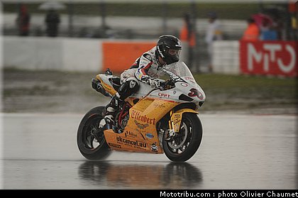 sbk_guintoli_015_allemagne_nurburgring_2011.jpg