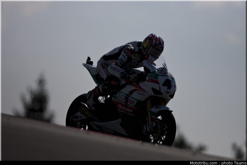 sbk_rea_003_allemagne_nurburgring_2011