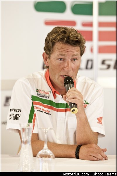 sbk_rea_028_allemagne_nurburgring_2011