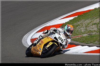 sbk_guintoli_003_allemagne_nurburgring_2011.jpg