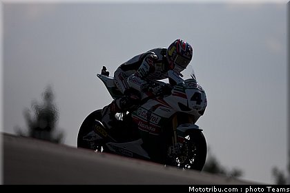 sbk_rea_003_allemagne_nurburgring_2011.jpg