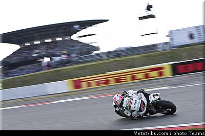 sbk_rea_014_allemagne_nurburgring_2011.jpg