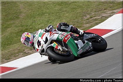 sbk_rea_019_allemagne_nurburgring_2011.jpg