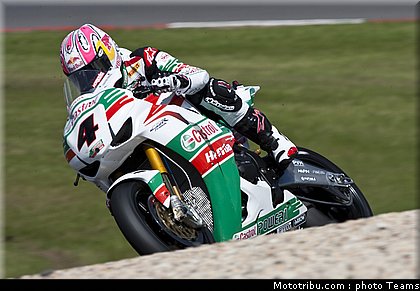 sbk_rea_021_allemagne_nurburgring_2011.jpg