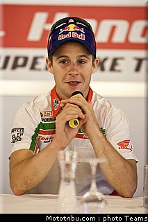 sbk_rea_026_allemagne_nurburgring_2011.jpg