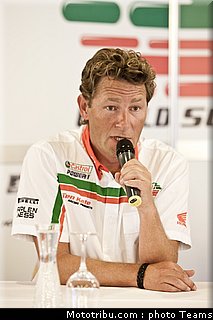 sbk_rea_028_allemagne_nurburgring_2011.jpg