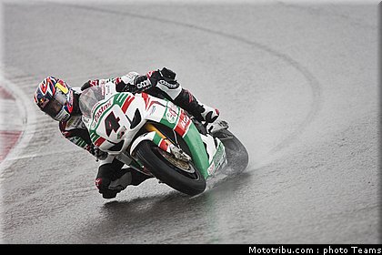 sbk_rea_030_allemagne_nurburgring_2011.jpg