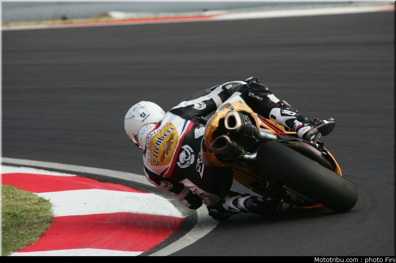 sbk_guintoli_002_italie_imola_2011