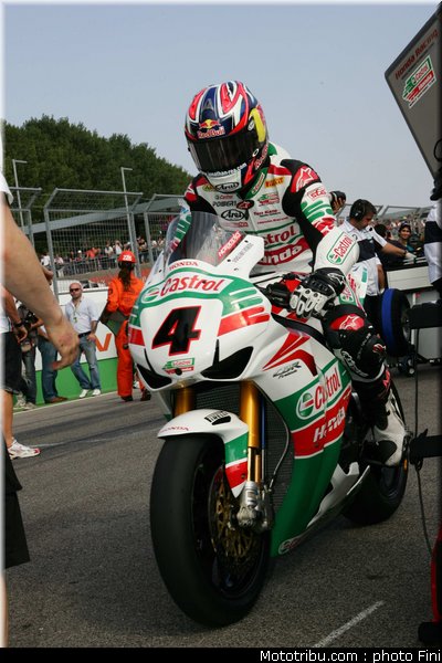 sbk_rea_004_italie_imola_2011