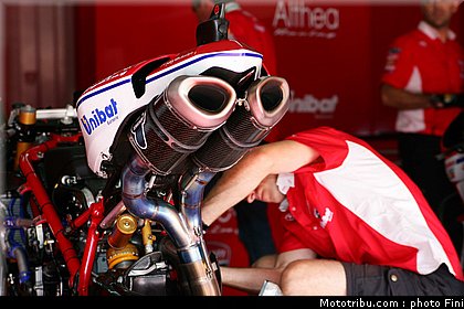 sbk_checa_028_italie_imola_2011.jpg