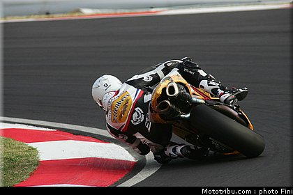 sbk_guintoli_002_italie_imola_2011.jpg