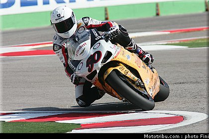sbk_guintoli_005_italie_imola_2011.jpg