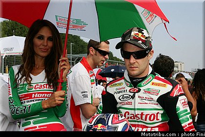 sbk_pitbabe_029_italie_imola_2011.jpg