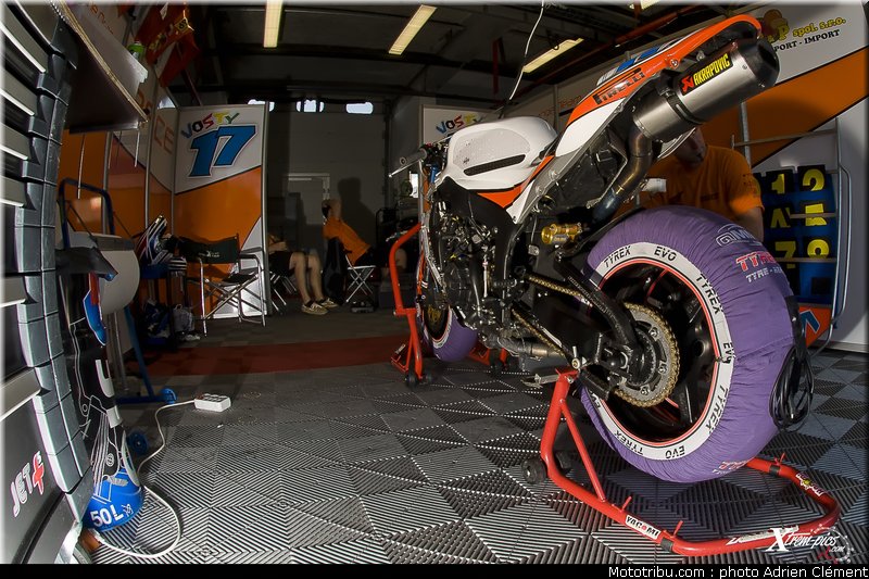 sbk_ambiance_006_france_magny_cours_2011