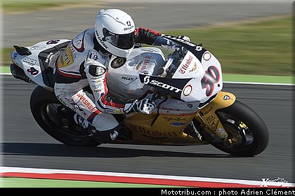 sbk_guintoli_006_france_magny_cours_2011.jpg
