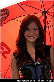 sbk_pitbabe_010_france_magny_cours_2011.jpg