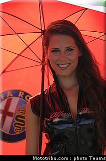 sbk_pitbabe_011_france_magny_cours_2011.jpg