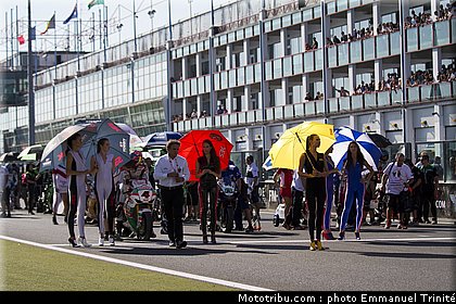 sbk_pitbabe_07_france_magny_cours_2011.jpg