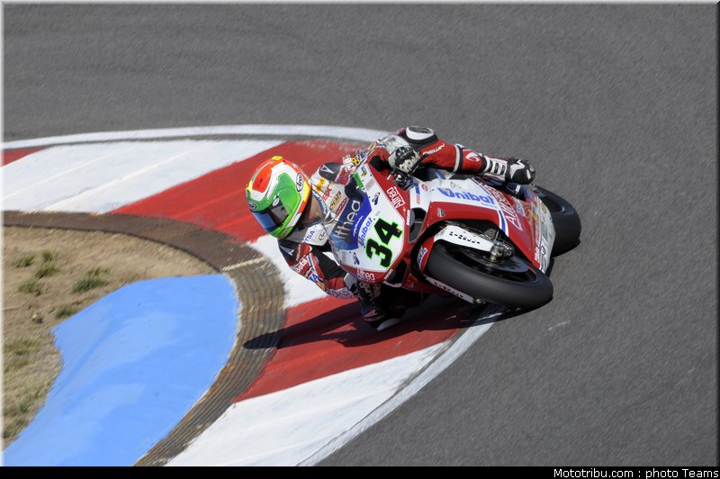 sbk_giugliano_003_portugal_portimao_2011