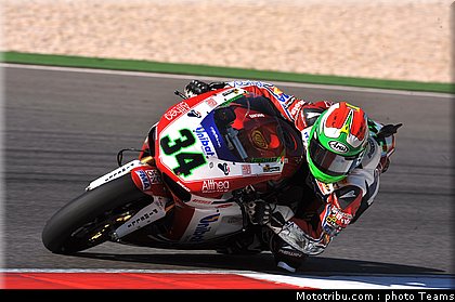 sbk_giugliano_004_portugal_portimao_2011.jpg