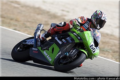 kawasaki_zx10r_team_sbk_2011_fujiwara_02.jpg