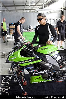 kawasaki_zx10r_team_sbk_2011_fujiwara_08.jpg