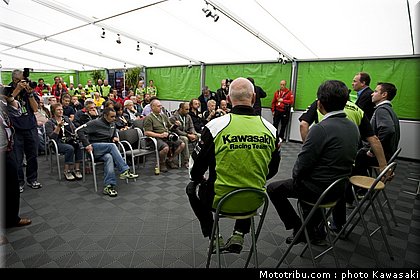 kawasaki_zx10r_team_sbk_2011_nurburgring_2010_06.jpg