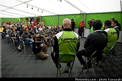 kawasaki_zx10r_team_sbk_2011_nurburgring_2010_07.jpg