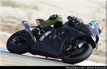 kawasaki_zx10r_team_sbk_2011_sykes_04.jpg