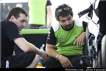 kawasaki_zx10r_team_sbk_2011_team_kawasaki_04.jpg
