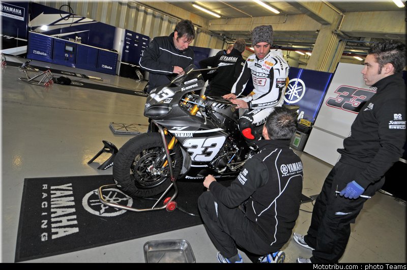 sbk_2011_tests_melandri_1