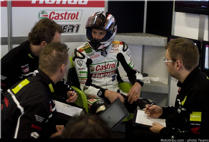 sbk_2011_tests_xaus_12