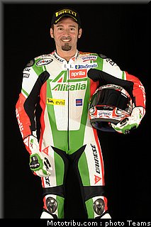 sbk_2011_tests_biaggi_2.jpg