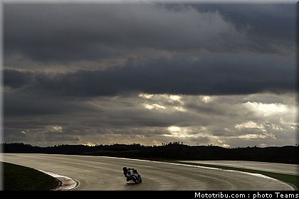 sbk_2011_tests_haslam_11.jpg