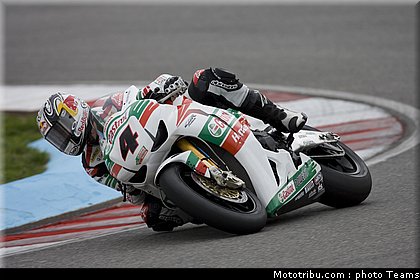 sbk_2011_tests_rea_10.jpg
